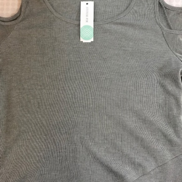 PAPERMOON-STITCH FIX LARGE SHOULDERS OUT SHIRT LG - Picture 3 of 4